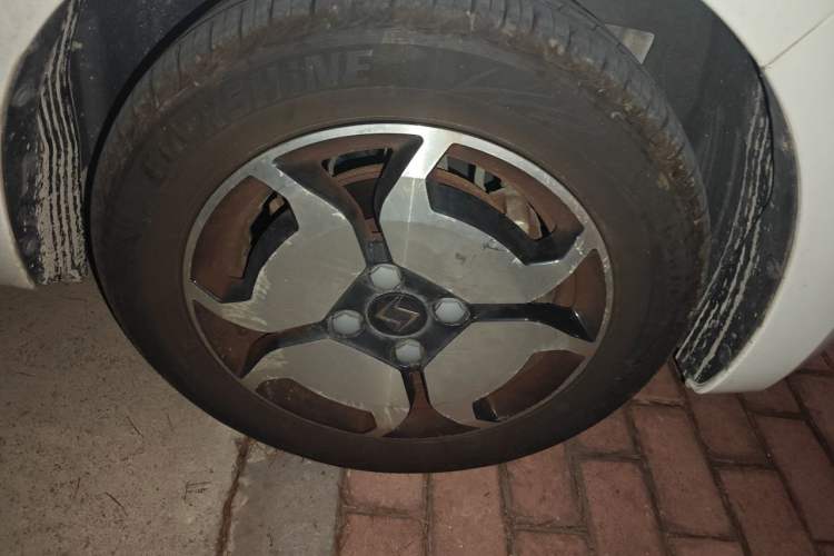 Used SOL E10X 2021 302 km Range Luxury Version 31.4 kWh Right Front Wheel Hub