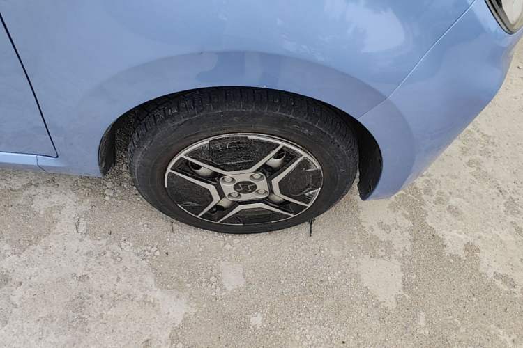 Used SOL E10X 2021 302 km Range Fashion Edition 31.4 kWh Right Front Wheel Hub