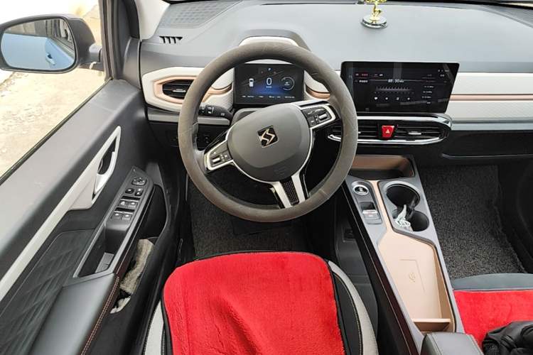 Used SOL E10X 2021 302 km Range Fashion Edition 31.4 kWh Steering Wheel