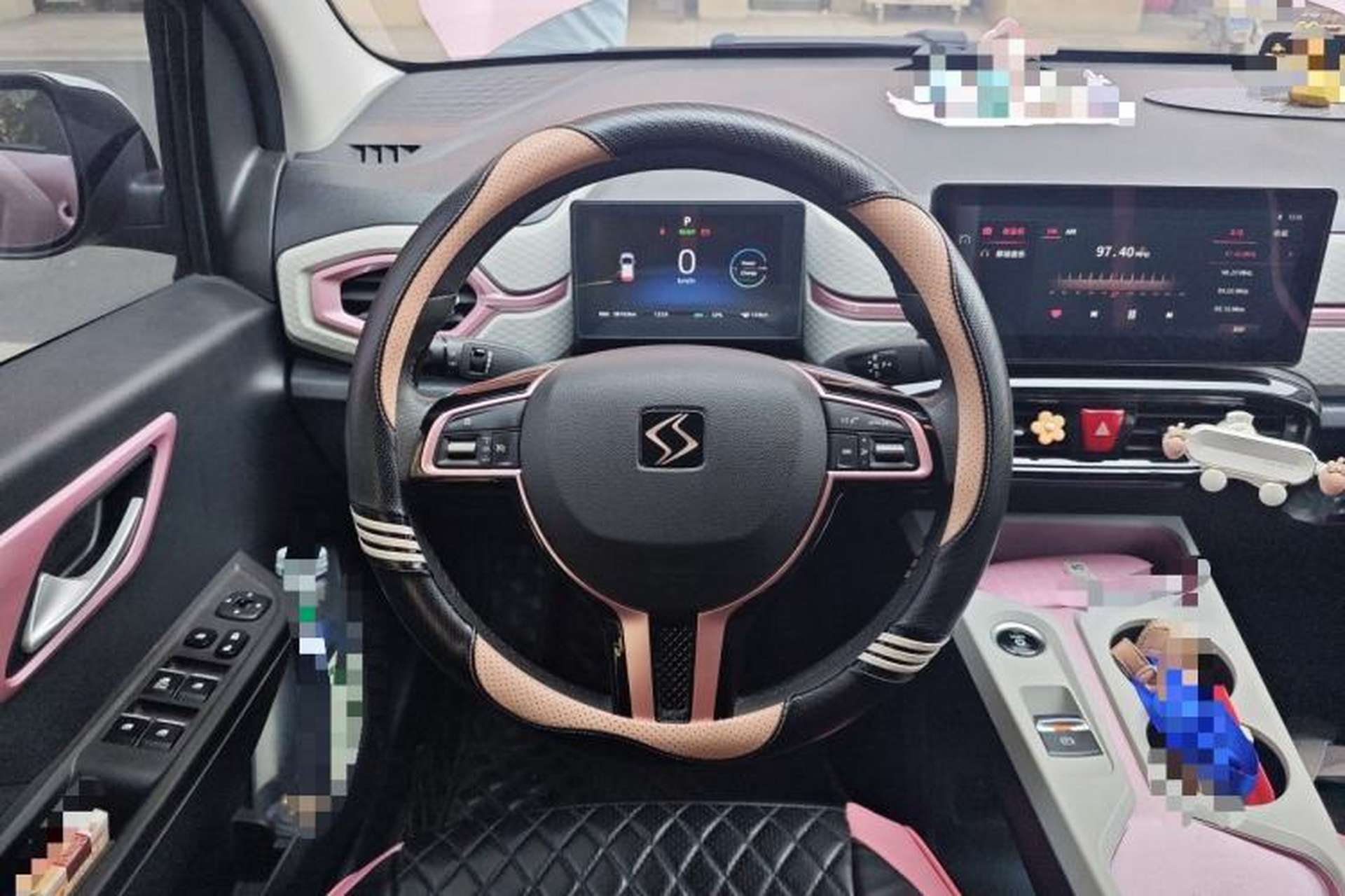 Used SOL E10X 2021 302 km Range Fashion Edition 31.4 kWh Steering Wheel
