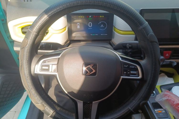 Used SOL E10X 2021 302 km Range Fashion Edition 30.2 kWh Steering Wheel