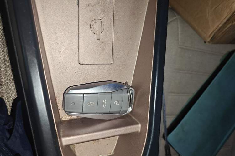Used SOL E10X 2021 302 km Range Luxury Version 31.4 kWh Vehicle Key
