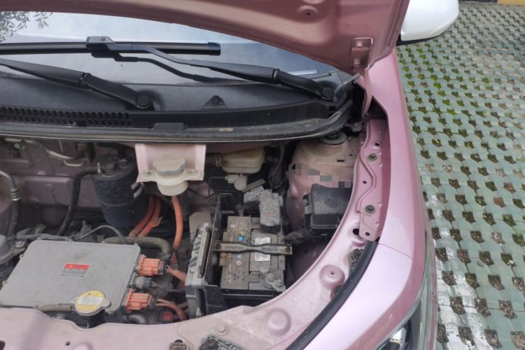 Used SOL E10X 2021 302 km Range Fashion Edition 31.4 kWh Engine Bay Left