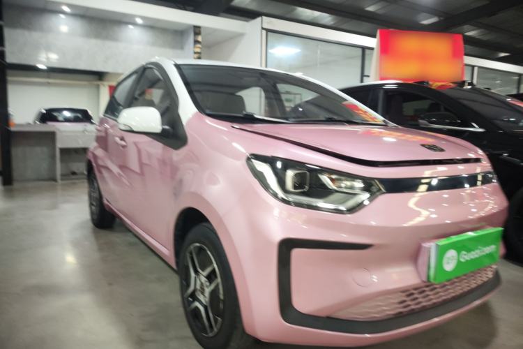 Used SOL E10X 2021 302 km Range Fashion Edition 31.4 kWh Front Right 45 Deg