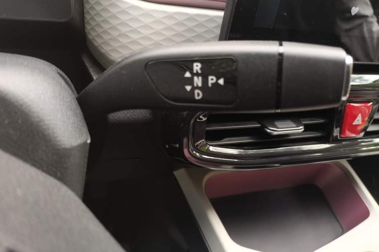 Used SOL E10X 2021 302 km Range Fashion Edition 31.4 kWh Gear Lever