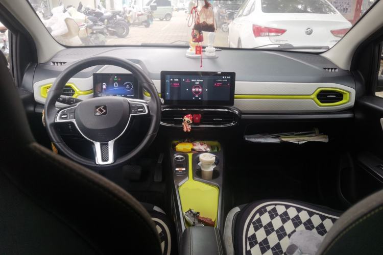 Used SOL E10X 2021 302 km Range Fashion Edition 30.2 kWh Center Console