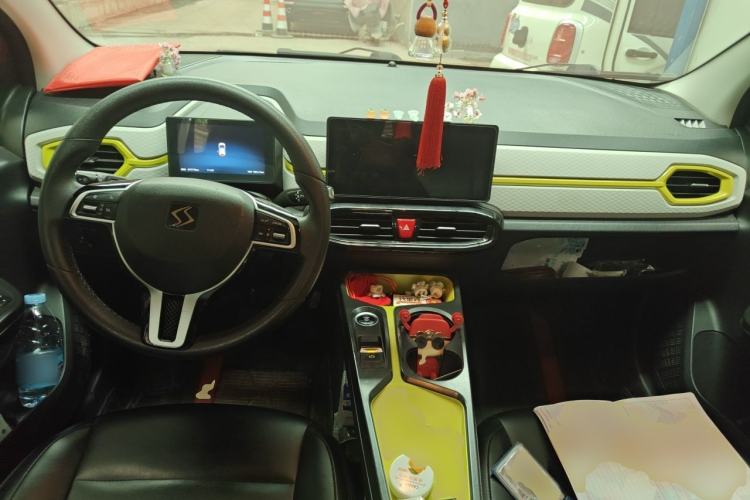 Used SOL E10X 2021 302km Range Superior Version 30.2 kWh Center Console