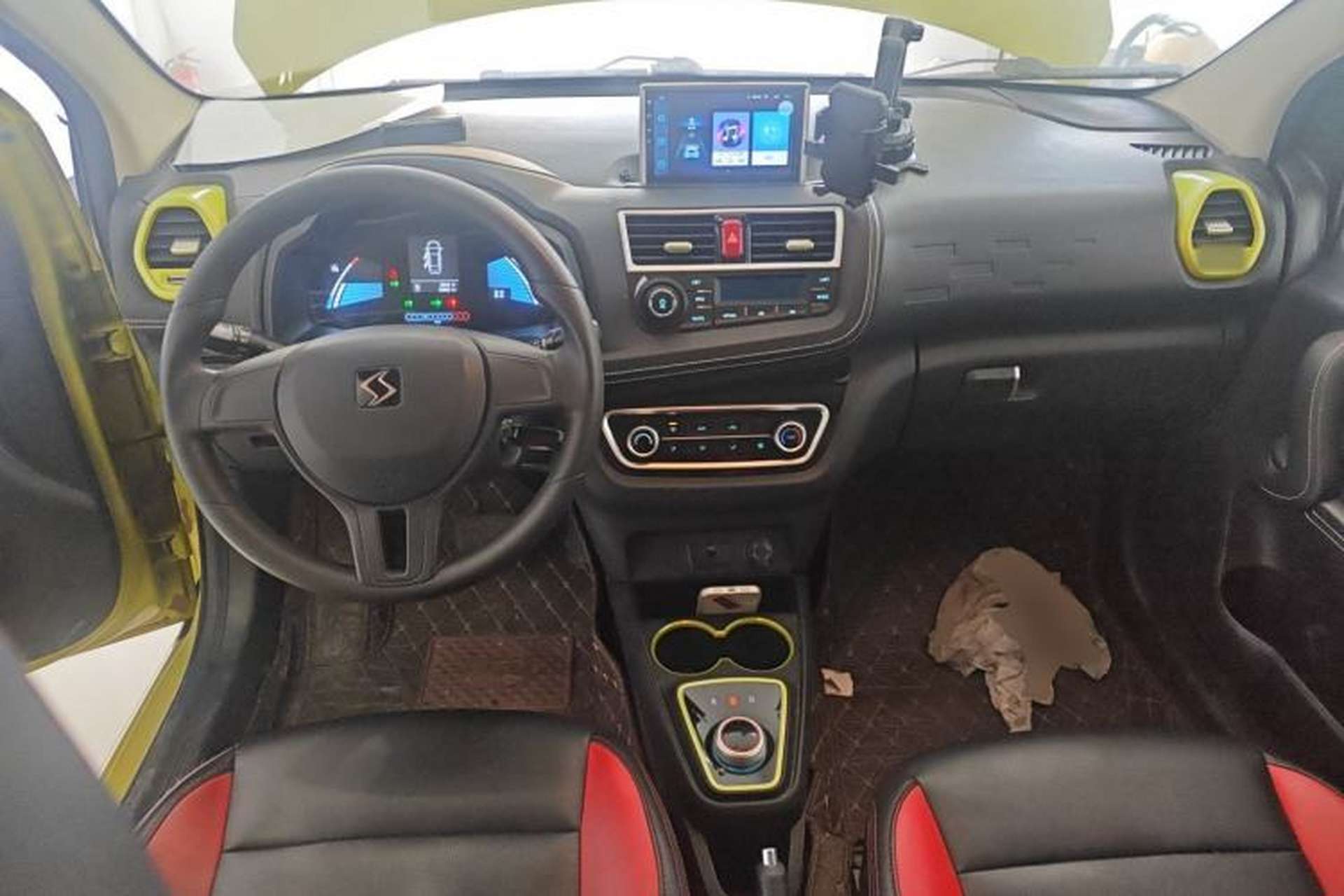 Used SOL E10X 2021 150 km Ambitious Trim Center Console