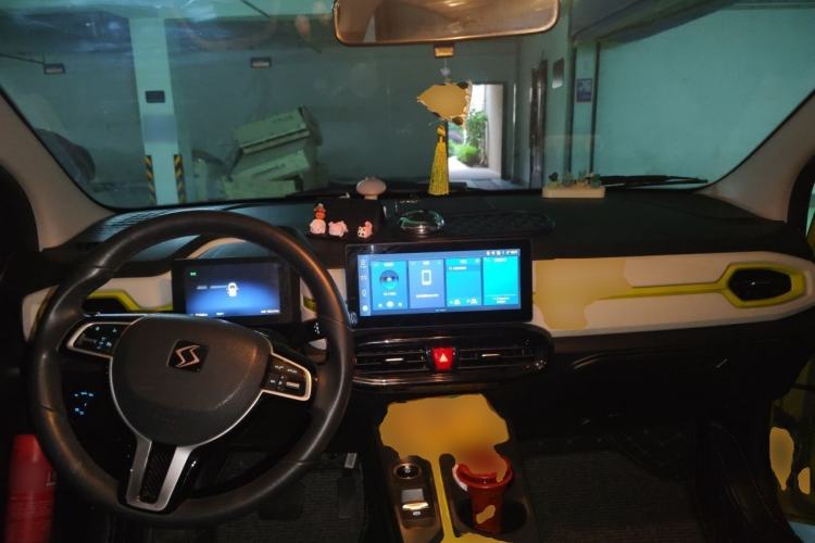 Used SOL E10X 2021 302 km Range Luxury Version 30.2 kWh Center Console