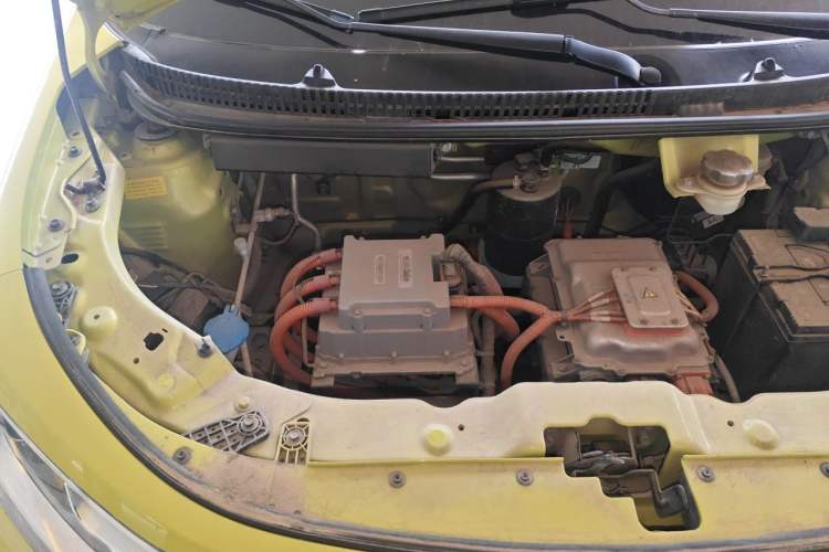 Used SOL E10X 2021 200km Classic Type Engine Bay Right