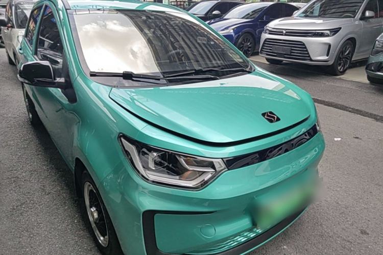Used SOL E10X 2021 302 km Range Fashion Edition 31.4 kWh Front Right 45 Deg