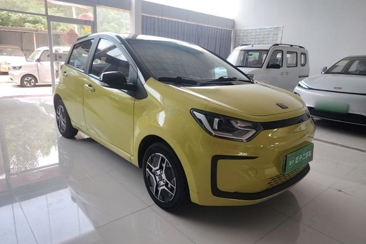 Used SOL E10X 2021 302 km Range Fashion Edition 31.4 kWh Front Right 45 Deg