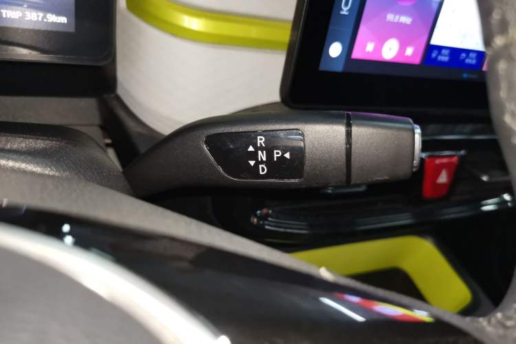 Used SOL E10X 2021 302 km Range Luxury Version 30.2 kWh Gear Lever