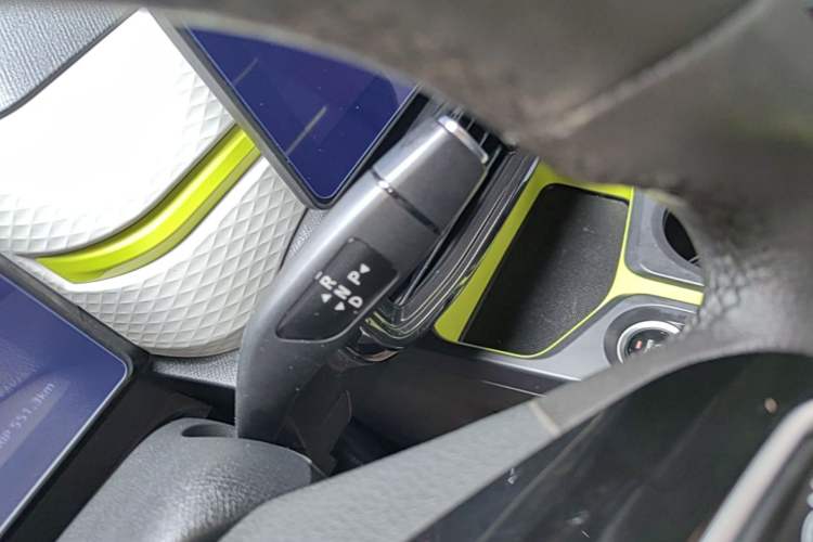 Used SOL E10X 2021 302 km Range Fashion Edition 31.4 kWh Gear Lever