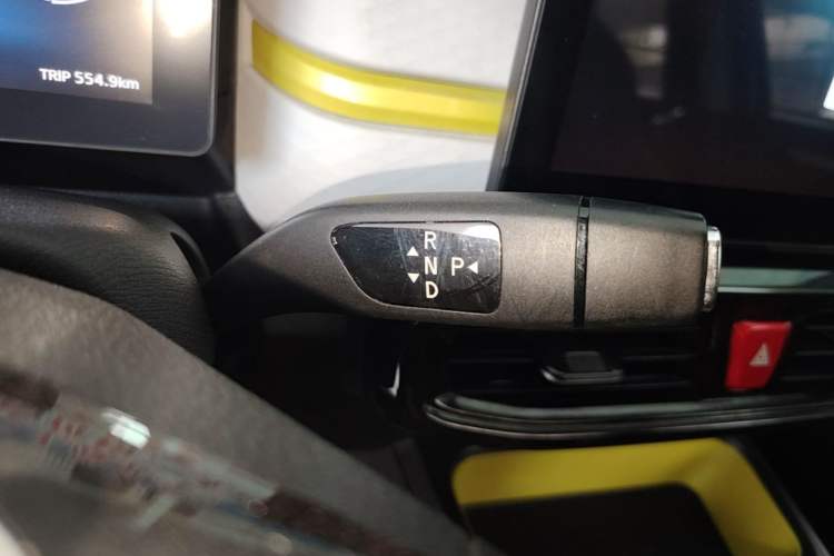 Used SOL E10X 2021 302 km Range Fashion Edition 31.4 kWh Gear Lever