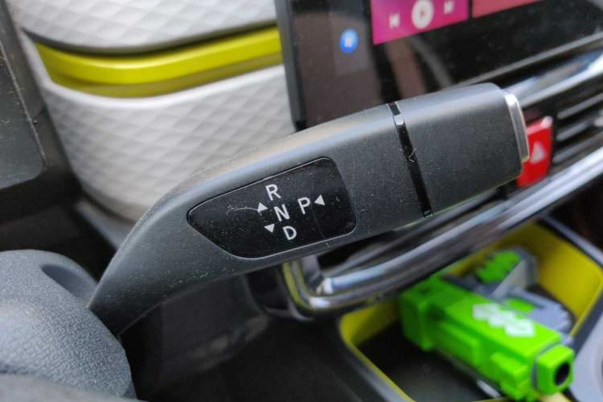 Used SOL E10X 2021 302 km Range Luxury Version 31.4 kWh Gear Lever