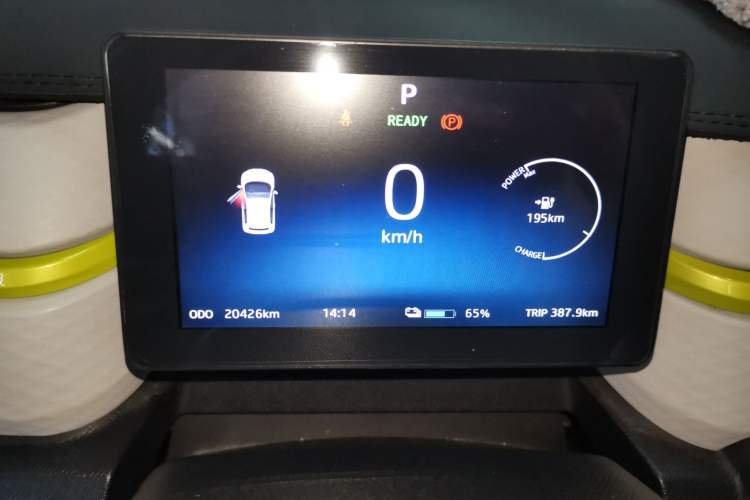 Used SOL E10X 2021 302 km Range Luxury Version 30.2 kWh Instrument Cluster