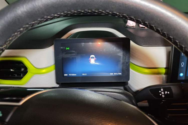 Used SOL E10X 2021 302 km Range Luxury Version 30.2 kWh Instrument Cluster