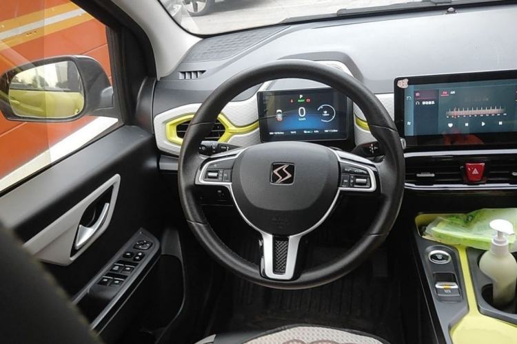 Used SOL E10X 2021 302 km Range Fashion Edition 31.4 kWh Interior 4