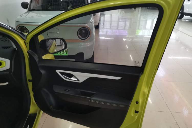 Used SOL E10X 2021 302 km Range Luxury Version 30.2 kWh Interior 5