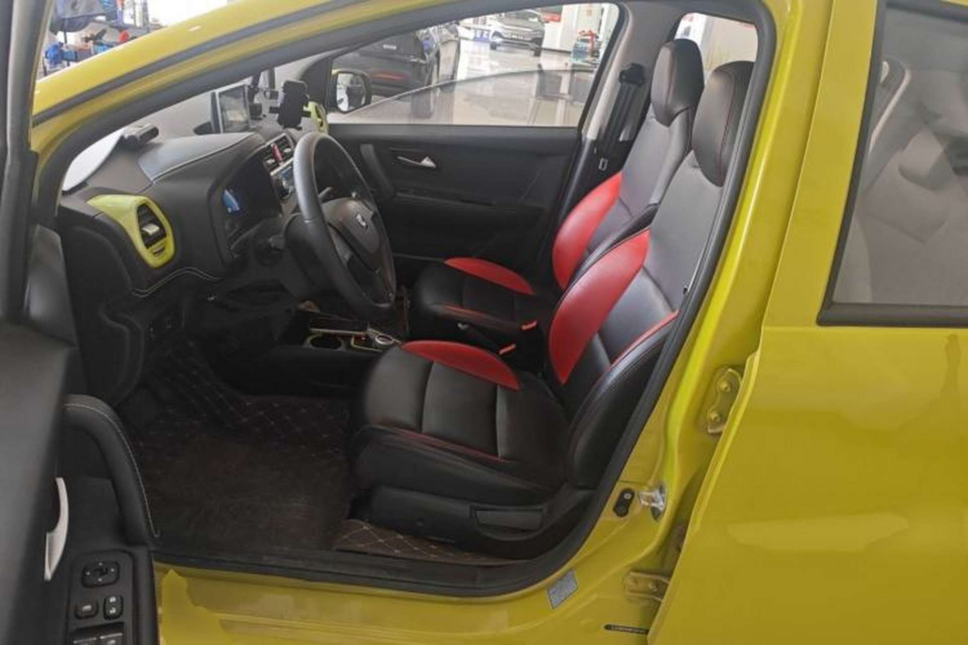 Used SOL E10X 2021 150 km Ambitious Trim Left Front Seat