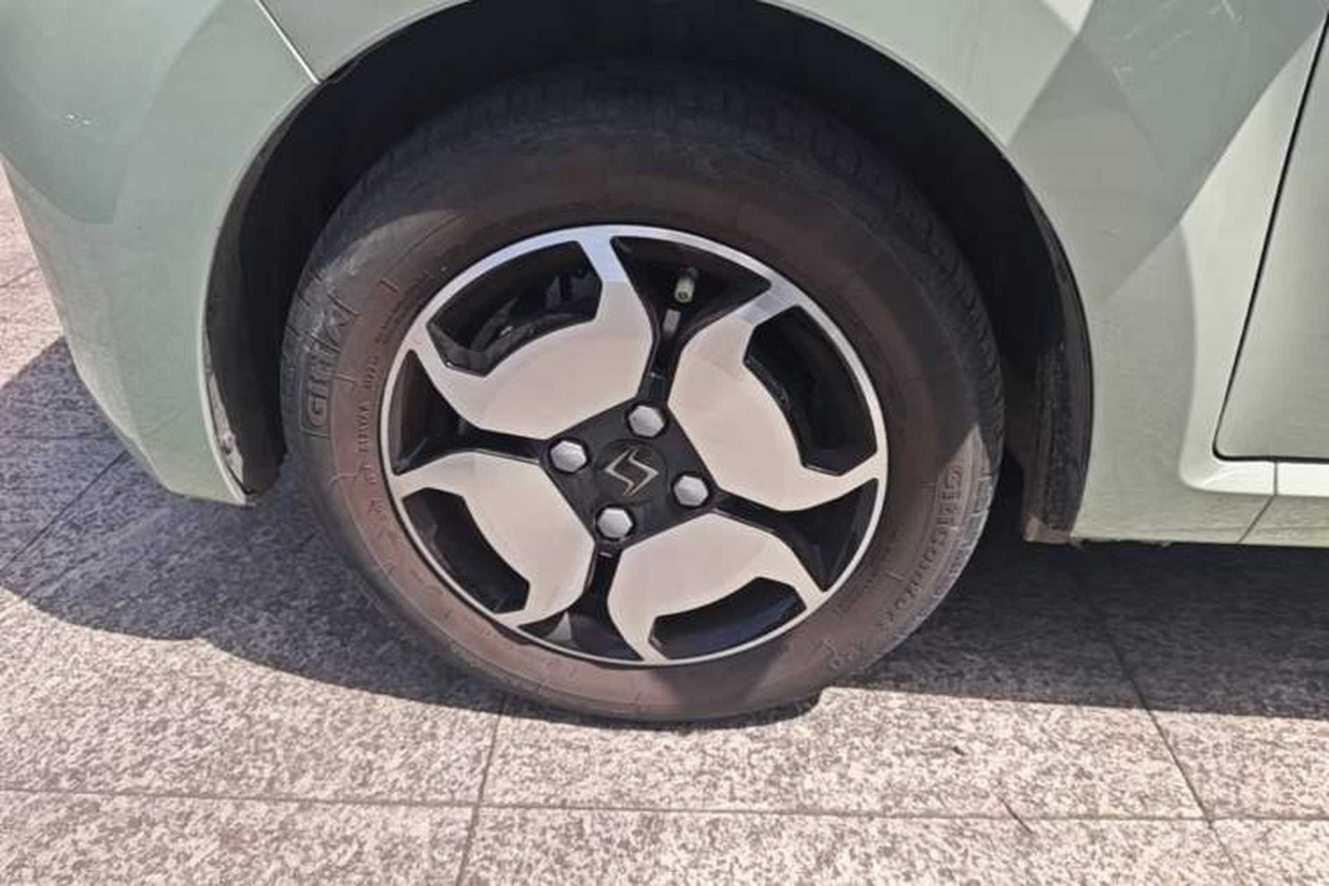 Used SOL E10X 2021 302 km Range Fashion Edition 31.4 kWh Left Front Wheel Hub