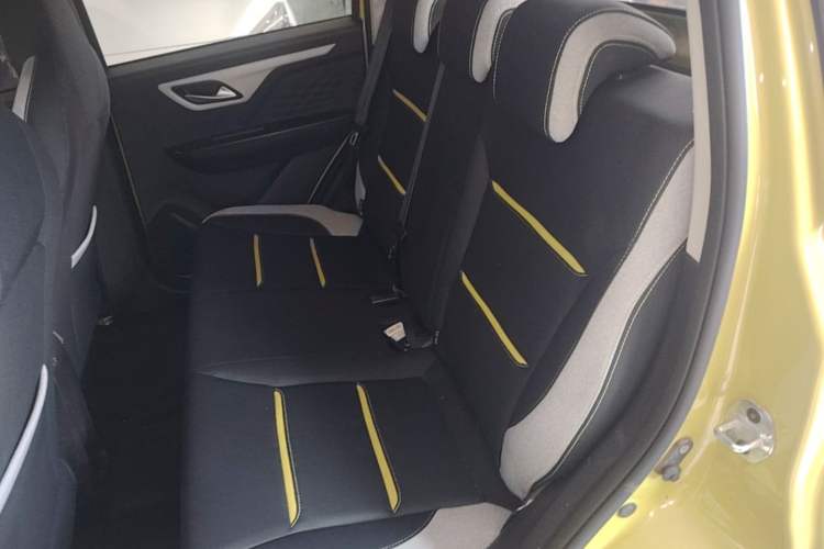Used SOL E10X 2021 302 km Range Fashion Edition 31.4 kWh Left Rear Seat
