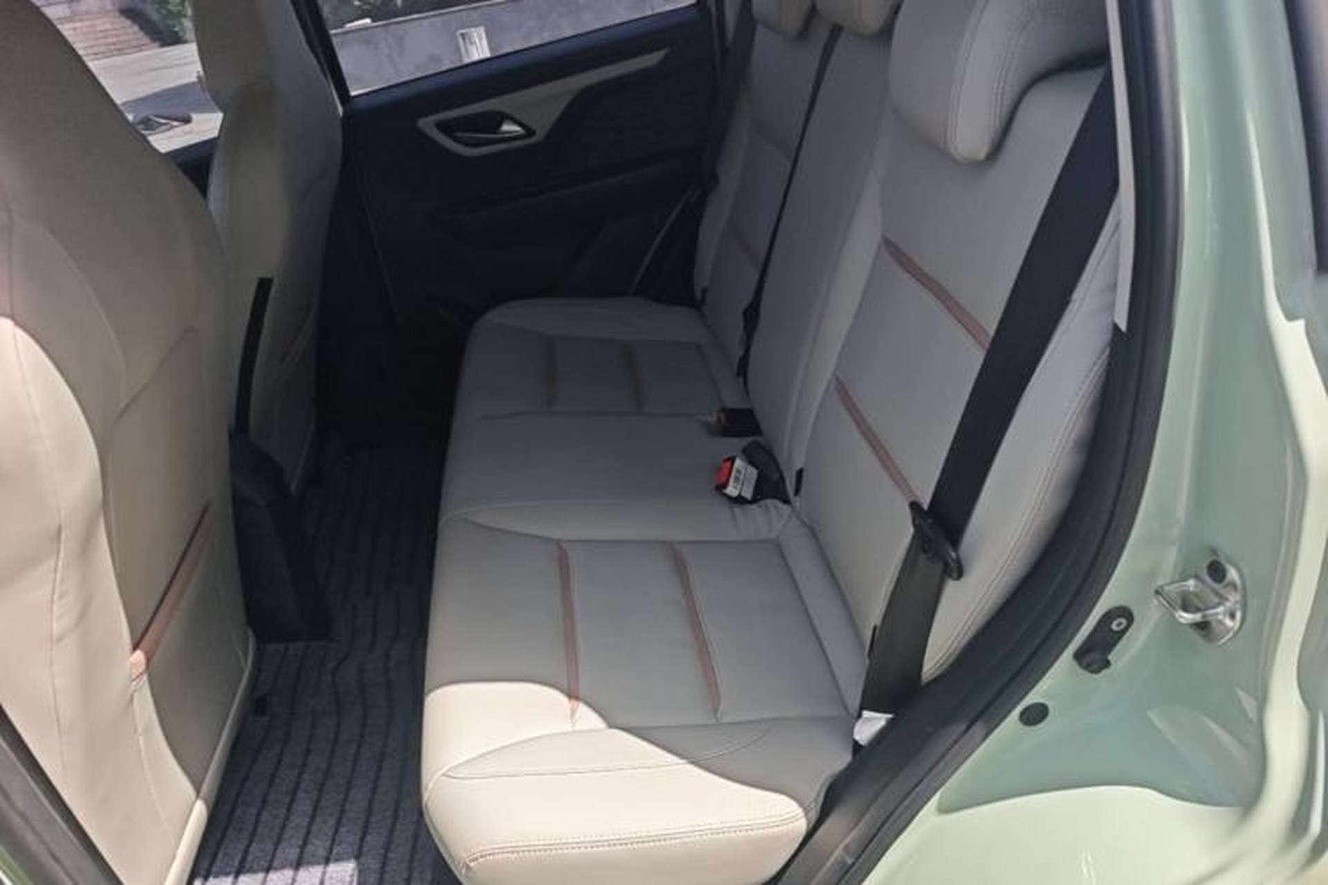 Used SOL E10X 2021 302 km Range Fashion Edition 31.4 kWh Left Rear Seat
