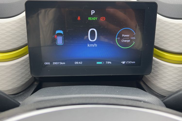 Used SOL E10X 2021 302 km Range Luxury Version 31.4 kWh Odometer Close Up