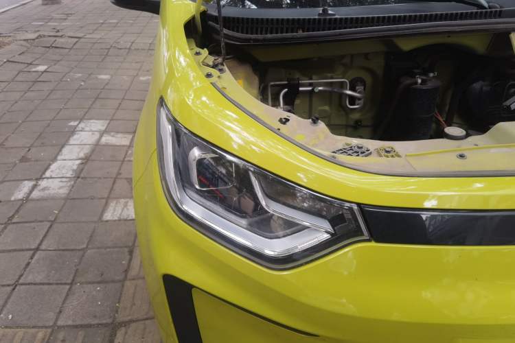 Used SOL E10X 2021 302 km Range Fashion Edition 30.2 kWh Right Front Headlight