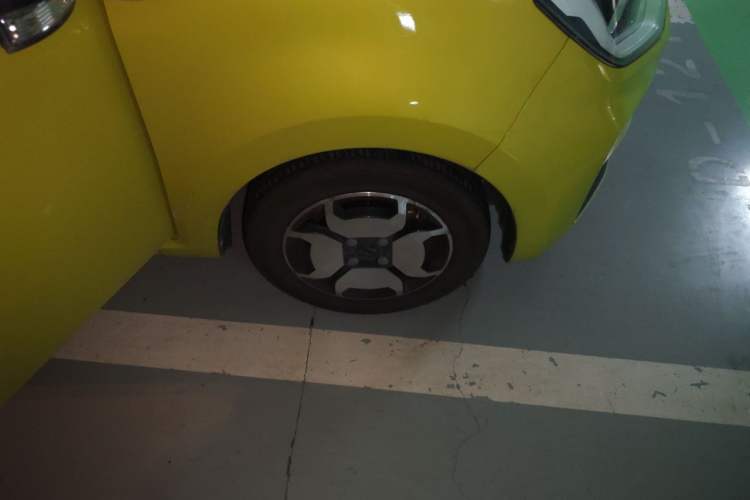 Used SOL E10X 2021 302 km Range Luxury Version 30.2 kWh Right Front Wheel Hub