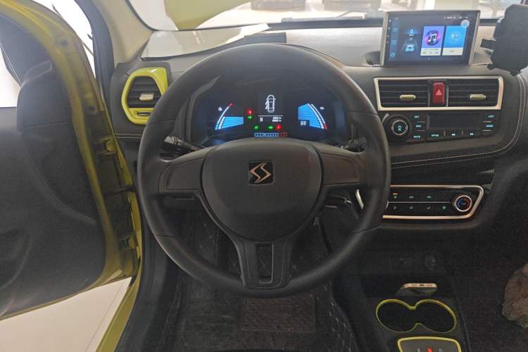 Used SOL E10X 2021 150 km Ambitious Trim Steering Wheel