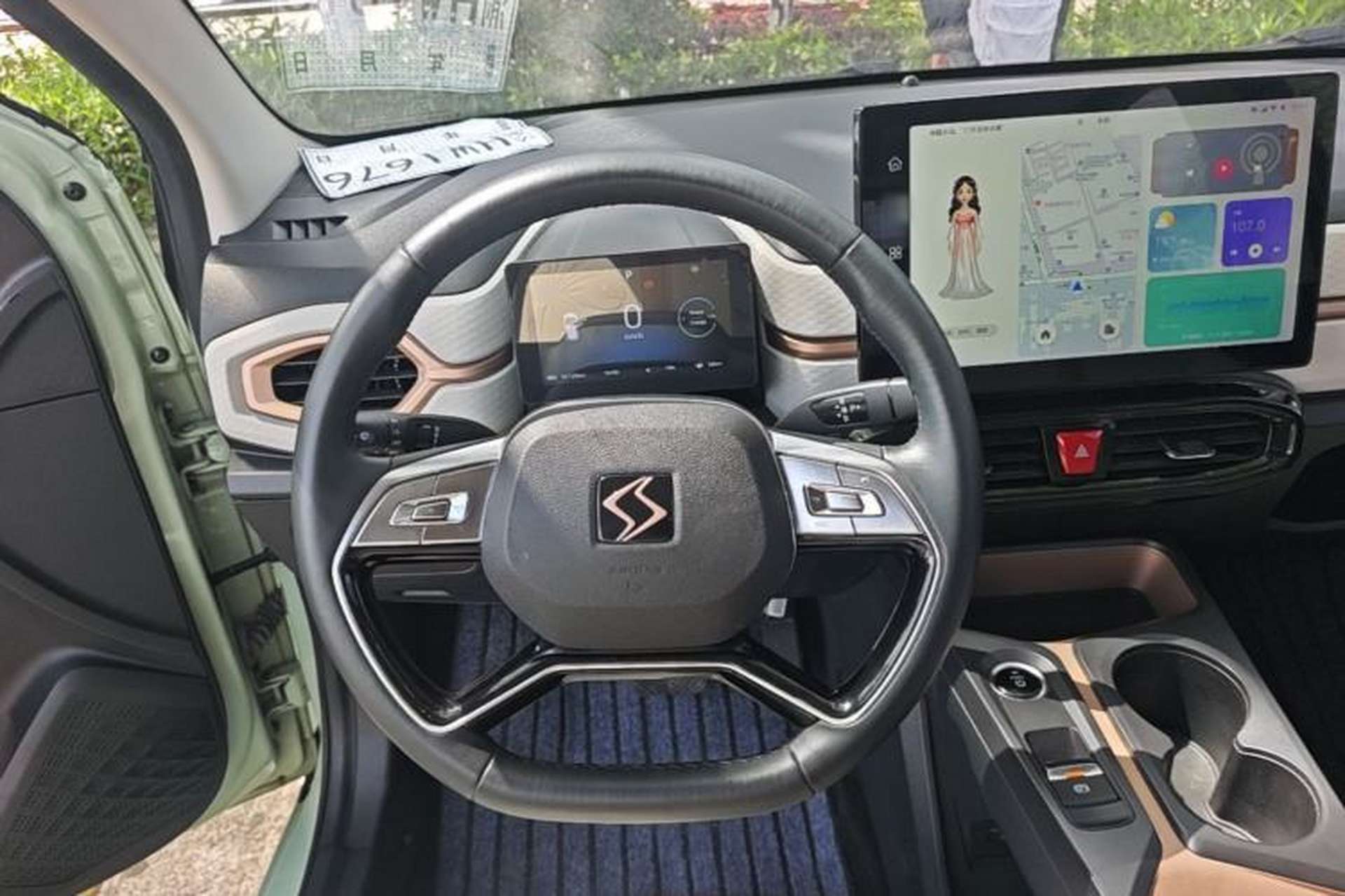 Used SOL E10X 2021 302 km Range Fashion Edition 31.4 kWh Steering Wheel