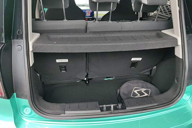Used SOL E10X 2021 302 km Range Fashion Edition 31.4 kWh Trunk