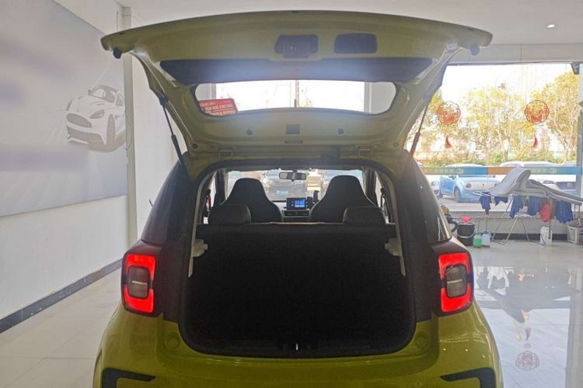 Used SOL E10X 2021 150 km Ambitious Trim Trunk