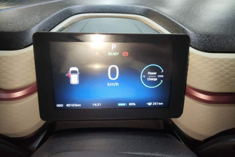 Used SOL E10X 2021 302 km Range Fashion Edition 31.4 kWh Instrument Cluster