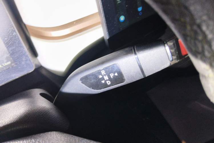Used SOL E10X 2021 302 km Range Luxury Version 31.4 kWh Gear Lever