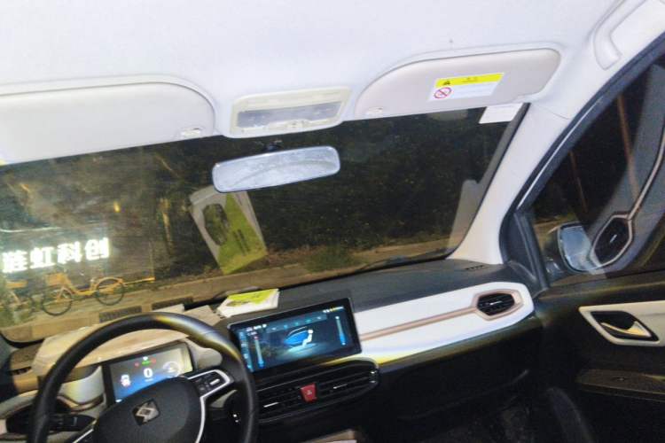 Used SOL E10X 2021 302 km Range Luxury Version 31.4 kWh Headliner
