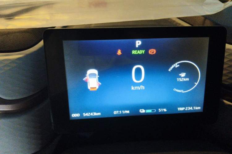 Used SOL E10X 2021 302 km Range Luxury Version 31.4 kWh Instrument Cluster
