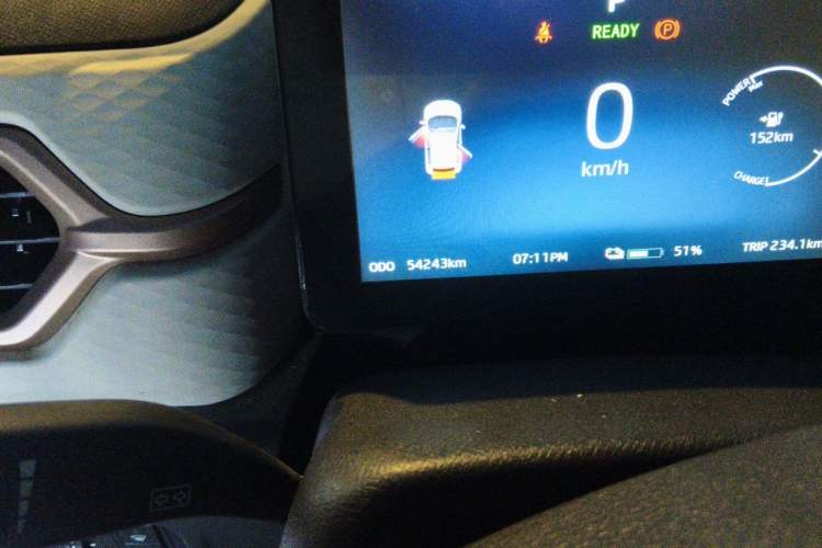 Used SOL E10X 2021 302 km Range Luxury Version 31.4 kWh Odometer Close Up