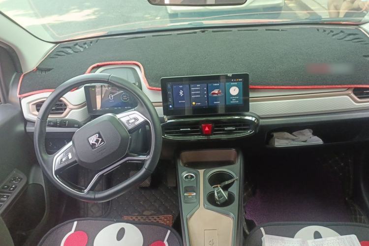 Used SOL E10X 2021 302 km Range Luxury Version 31.4 kWh Center Console