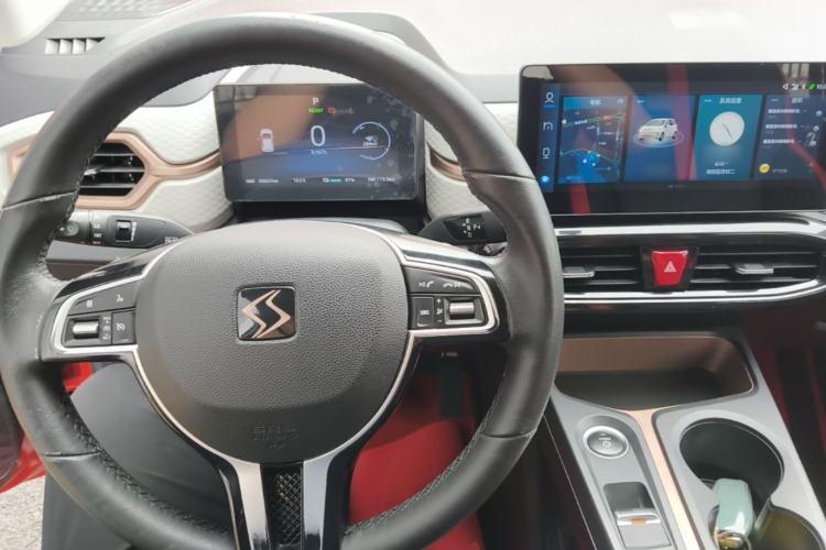 Used SOL E10X 2021 302 km Range Luxury Version 30.2 kWh Center Console