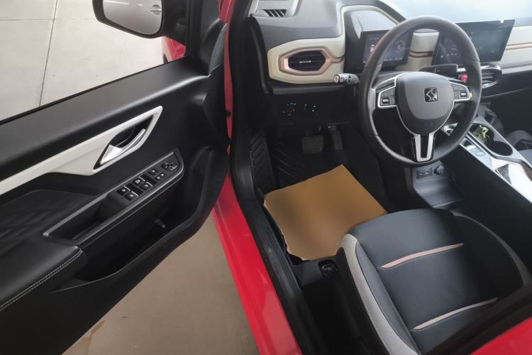 Used SOL E10X 2021 302 km Range Fashion Edition 31.4 kWh Driver Seat