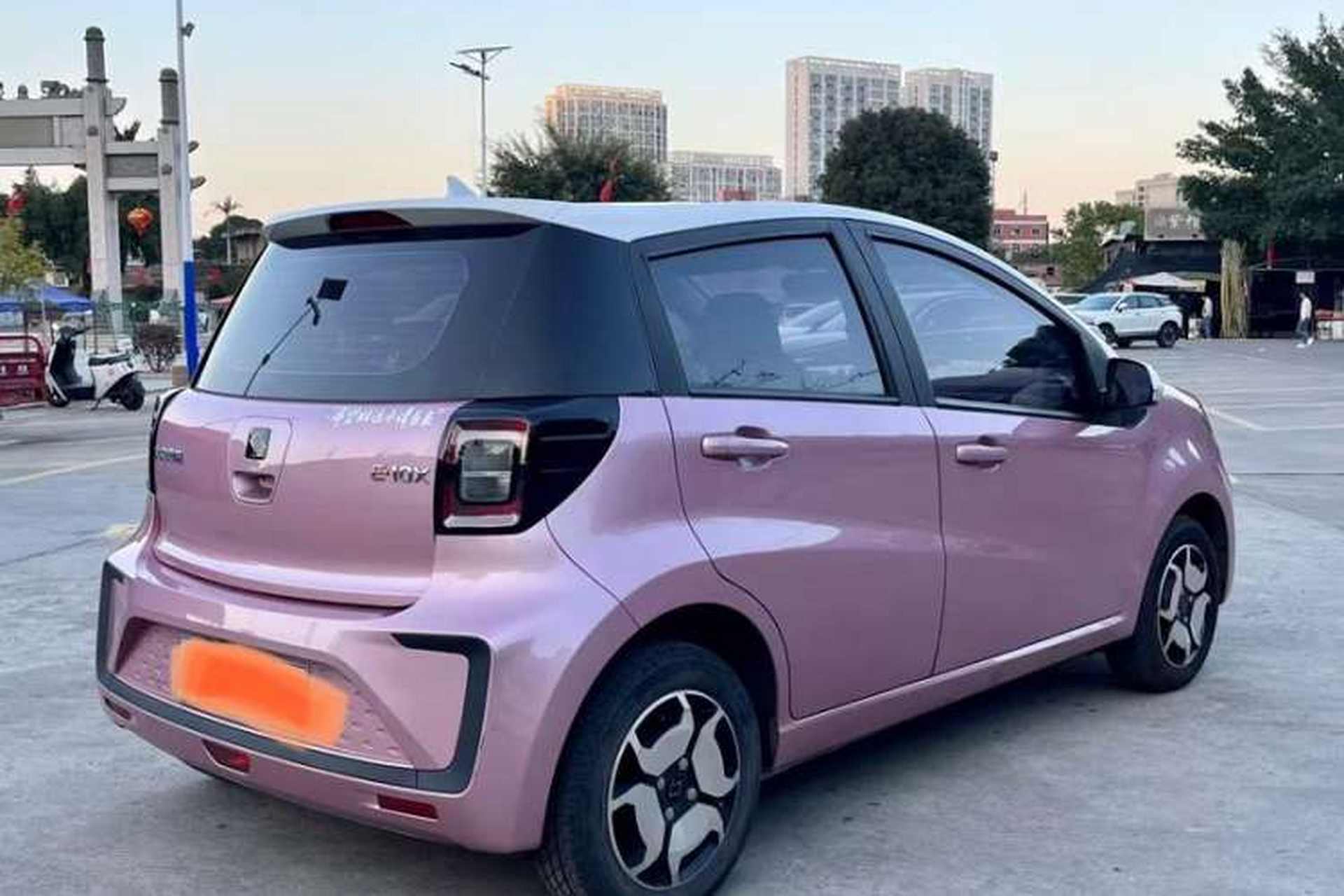 Used SOL E10X 2021 302 km Range Luxury Version 31.4 kWh Exterior 2