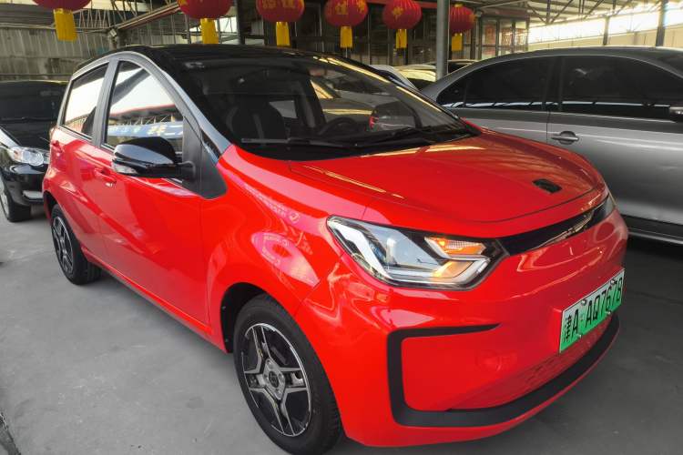 Used SOL E10X 2021 302 km Range Fashion Edition 31.4 kWh Front Right 45 Deg