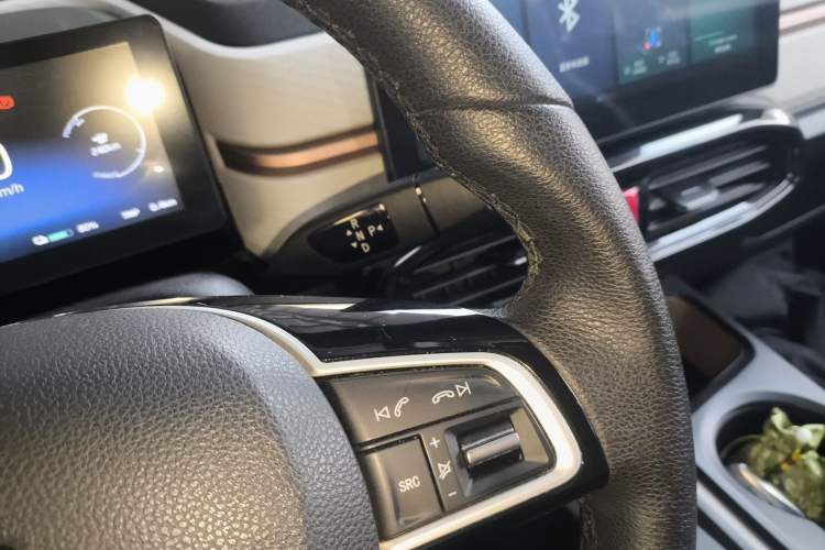Used SOL E10X 2021 302 km Range Fashion Edition 31.4 kWh Gear Lever