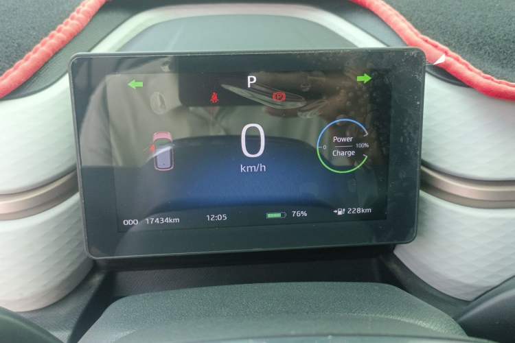 Used SOL E10X 2021 302 km Range Luxury Version 31.4 kWh Instrument Cluster
