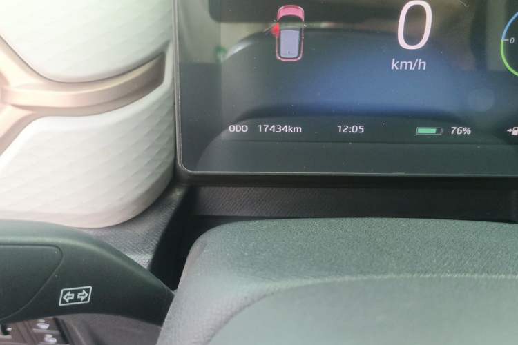 Used SOL E10X 2021 302 km Range Luxury Version 31.4 kWh Odometer Close Up