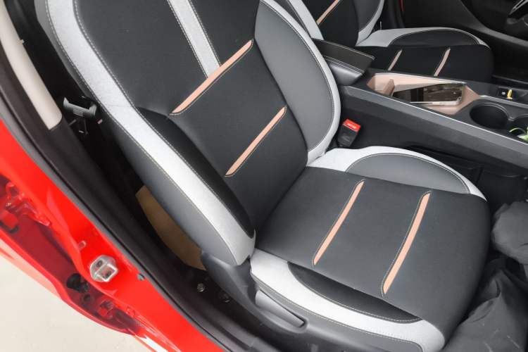 Used SOL E10X 2021 302 km Range Fashion Edition 31.4 kWh Right Front Seat