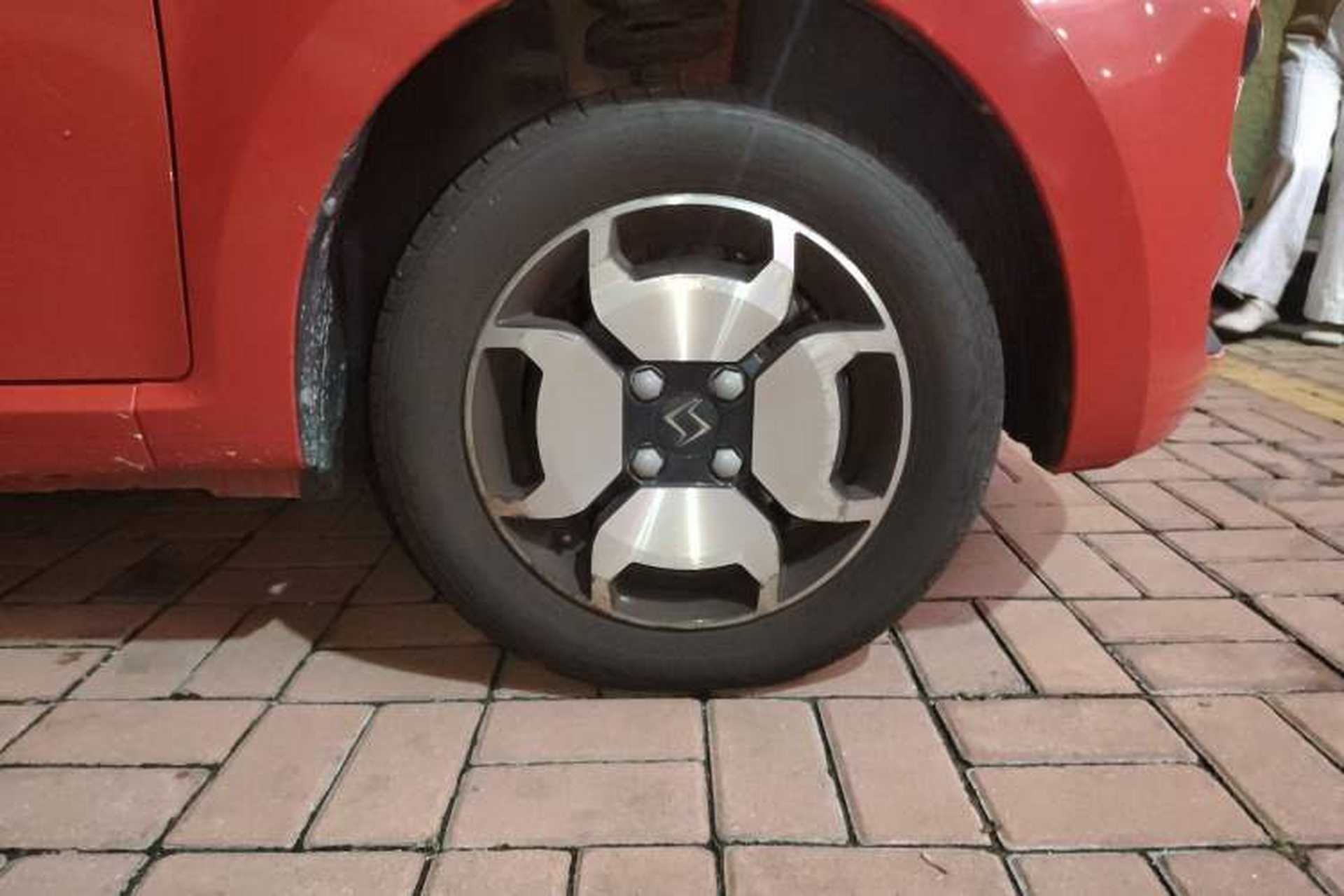 Used SOL E10X 2021 302 km Range Luxury Version 30.2 kWh Right Front Wheel Hub